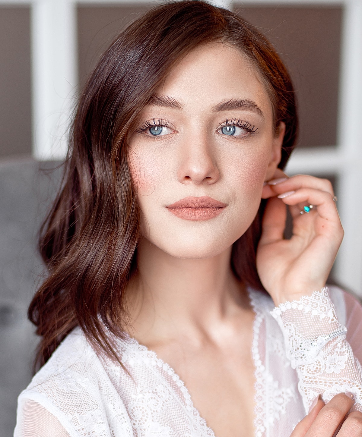 Woman with blue eyes and soft makeup.