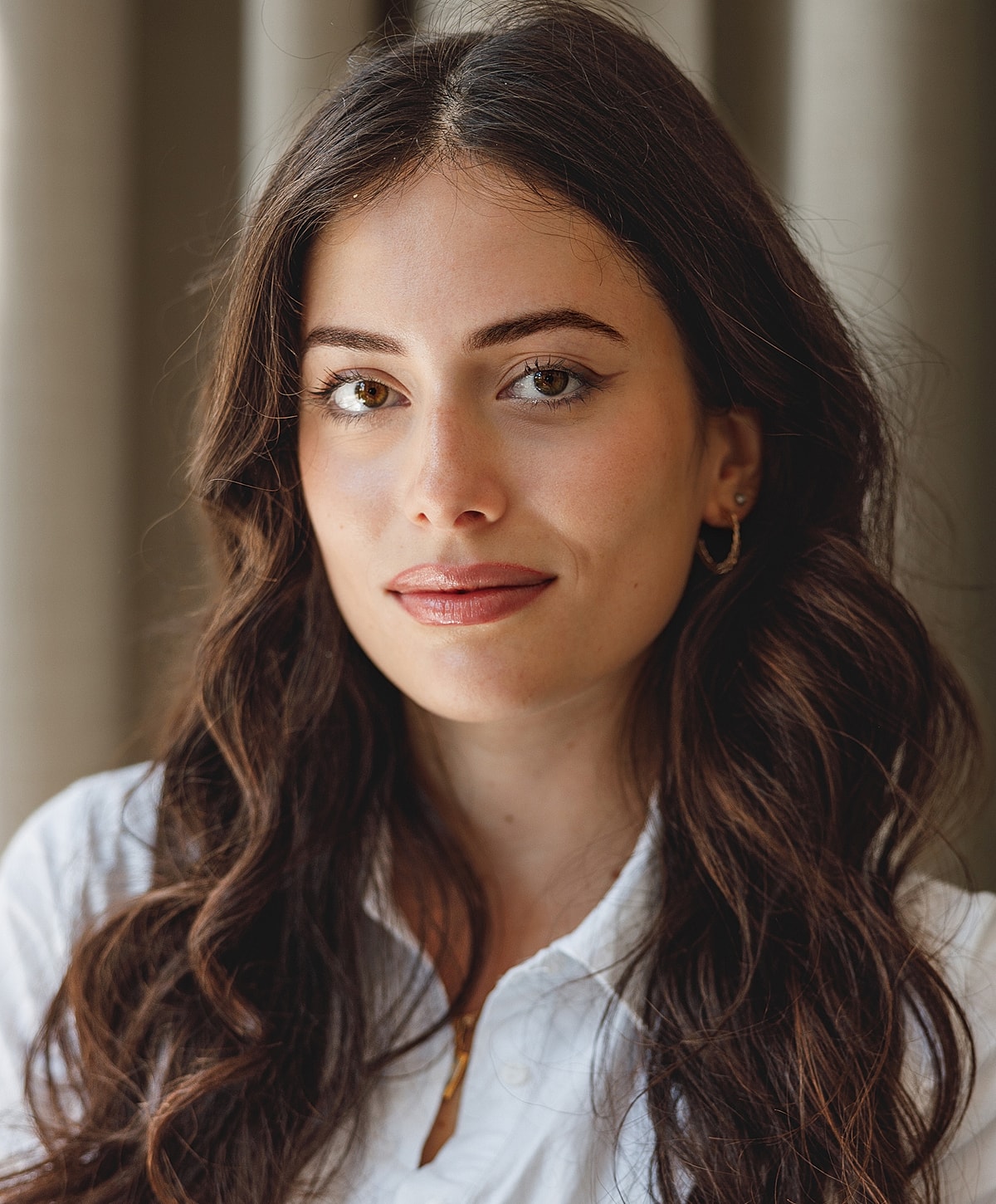 Portrait of a woman with wavy hair.